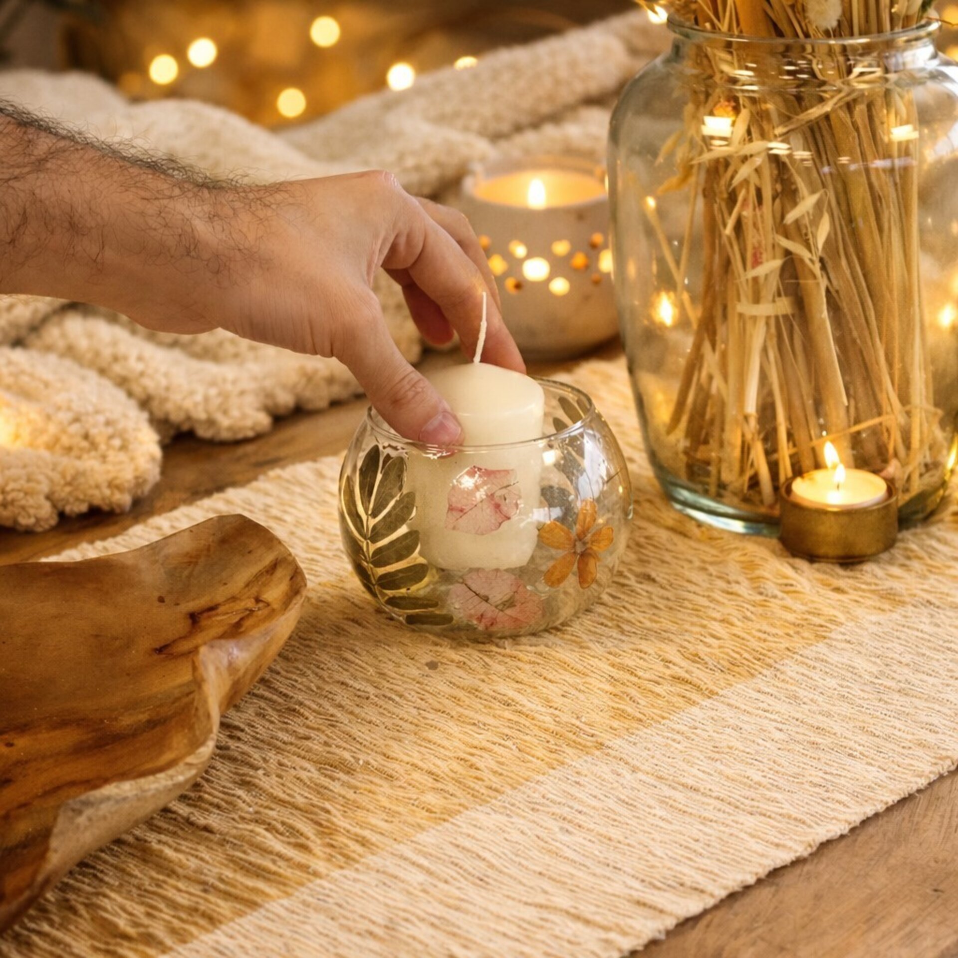 Portavelas de vidrio reciclado con flores naturales prensadas 8x10 cm - 3