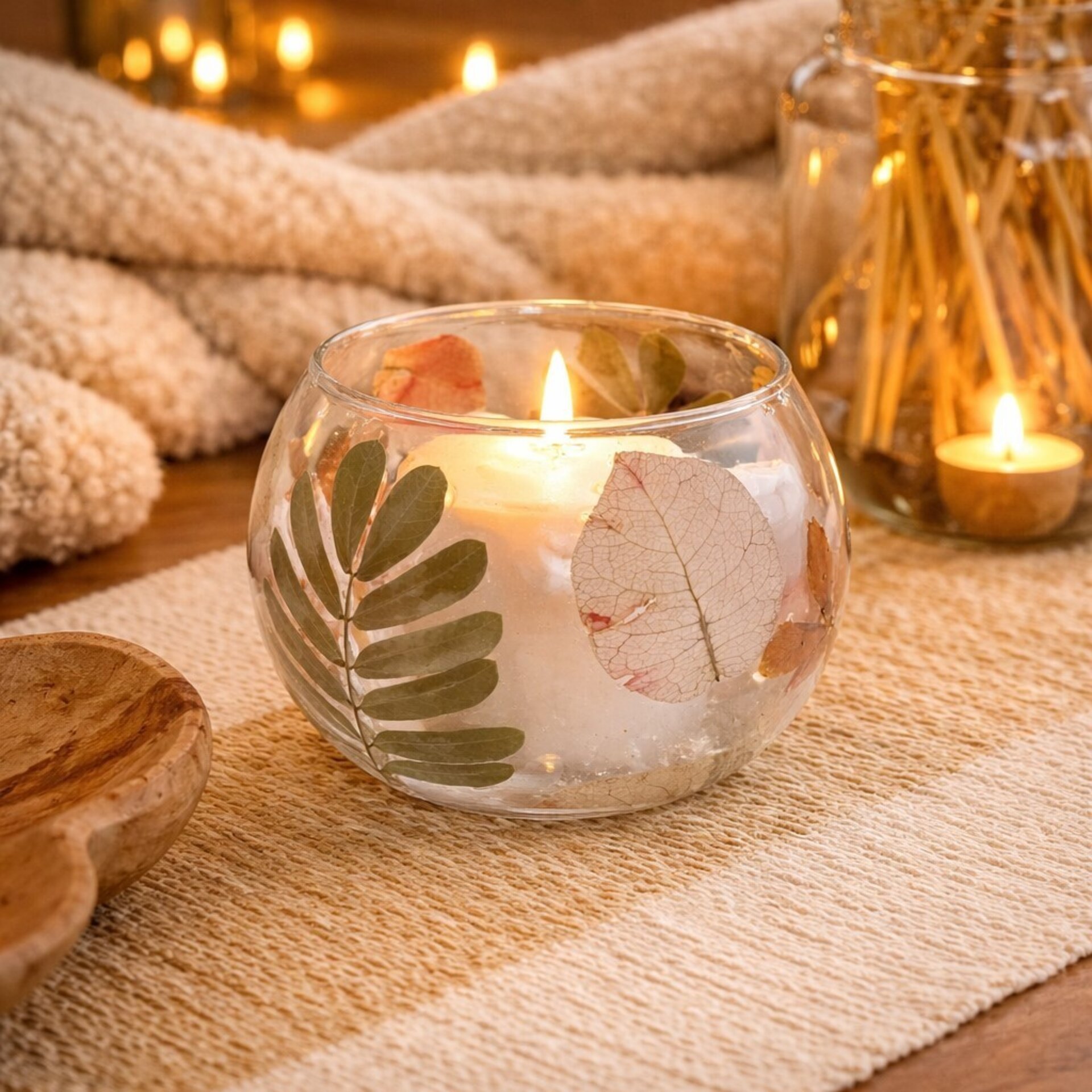 Portavelas de vidrio reciclado con flores naturales prensadas 8x10 cm - 2